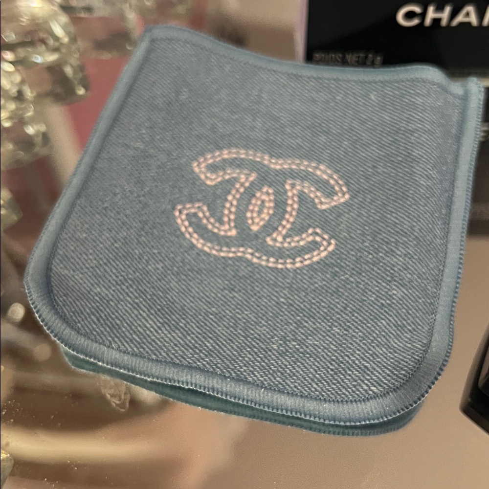 Host Pick! Chanel 19 Denim Dream Eyeshadow Palette - Picture 3 of 5